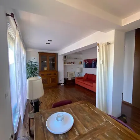Apartment Quiet Cozy Attic Isola District