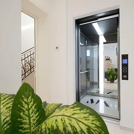 Gatto Bianco Mia 2* Milano