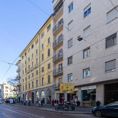 Sant'ambrogio Bright And Stylish Flat Apartment