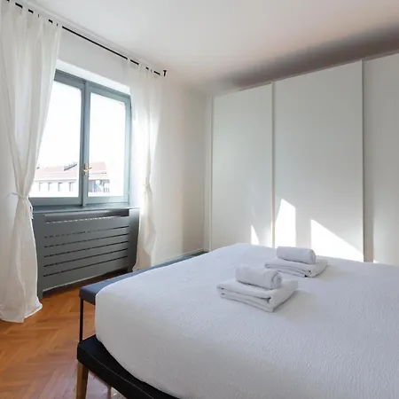 Sant'ambrogio Bright And Stylish Flat Apartment