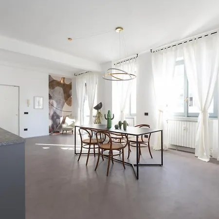 Apartment Sant'ambrogio Bright And Stylish Flat