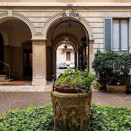 Real Jewel Next To Cenacolo And Cadorna Station Apartment Milan