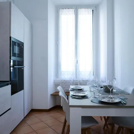 Wonderful Downtown Apartment-hd Netflix, King-size Bed, Two Minutes' Walk From Metro Mediolan