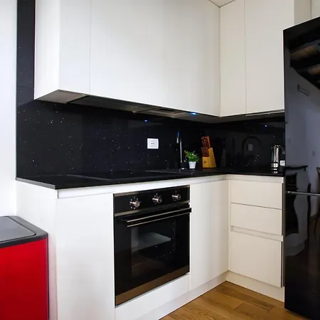 Joivy Charismatic 1-bed Flat With Parking