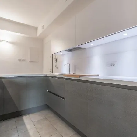 The Rent - Modern Three-bedroom With Terrace In Cenisio District Appartement *