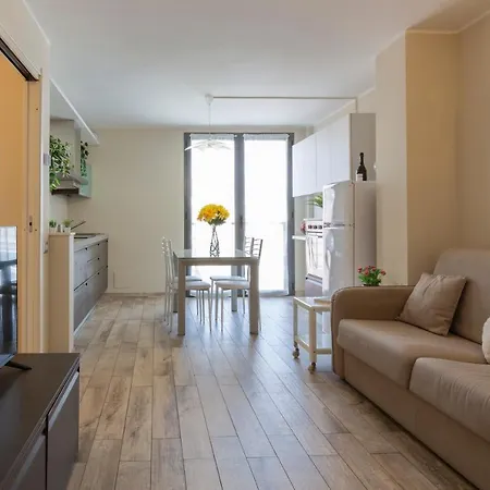 Salomone - Mecenate District Apartment