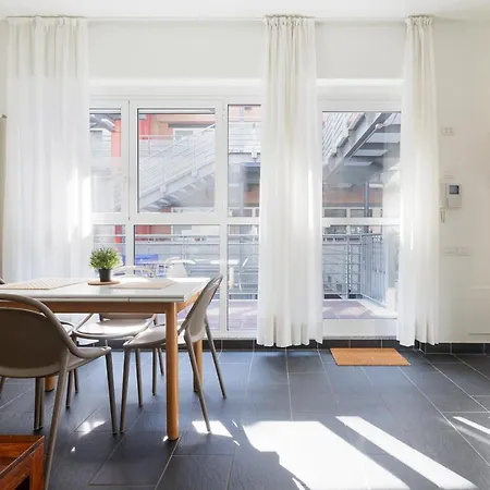 Apartment Guesthost - Industrial Design Near M4 Tolstoj *