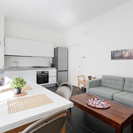 Guesthost - Industrial Design Near M4 Tolstoj *