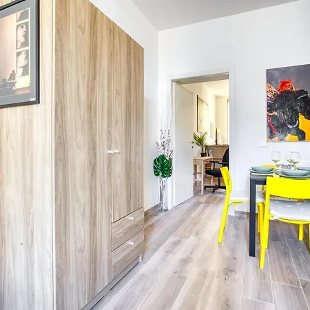 Joivy Bright Flat Near Sforzesco Castle * 밀라노