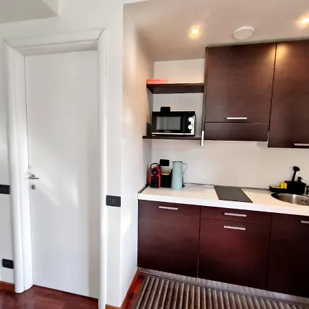 Exclusive And Unobtainable Big Terrace In Downtown With Ac, Wifi, Subway M1 And M2 In Shopping Area *