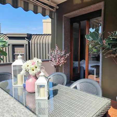 Exclusive And Unobtainable Big Terrace In Downtown With Ac, Wifi, Subway M1 And M2 In Shopping Area Apartment Milan