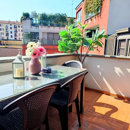 Apartment Exclusive And Unobtainable Big Terrace In Downtown With Ac, Wifi, Subway M1 And M2 In Shopping Area Milan