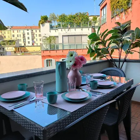 Exclusive And Unobtainable Big Terrace In Downtown With Ac, Wifi, Subway M1 And M2 In Shopping Area