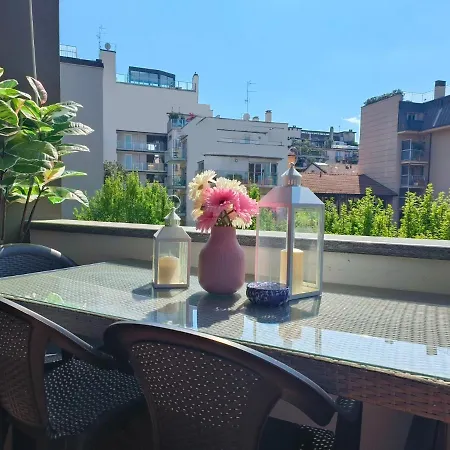 Apartment Exclusive And Unobtainable Big Terrace In Downtown With Ac, Wifi, Subway M1 And M2 In Shopping Area