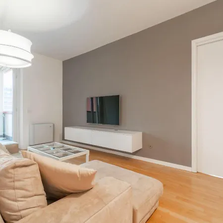 Appartement The Rent - Modern Three-bedroom With Terrace In Cenisio District