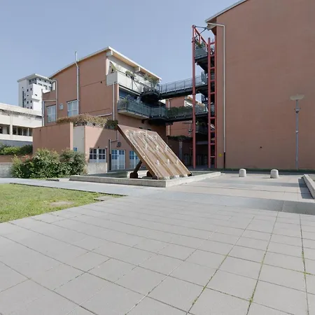 Guesthost - Industrial Design Near M4 Tolstoj Apartman Milánó