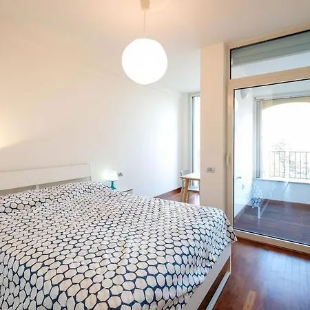 Cozy With Spacious Veranda Milan