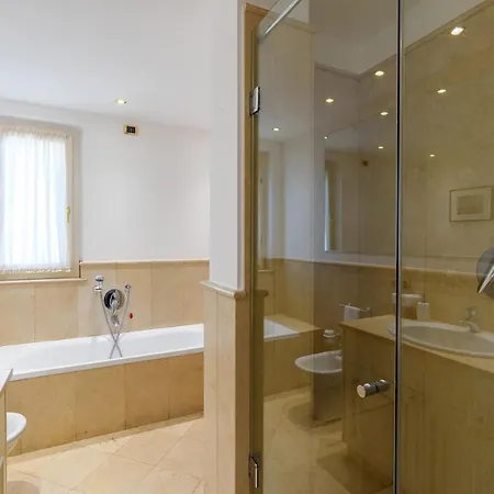 Montenapoleone-duomo Attico Di Lusso E Parcheggio Privato Apartamento