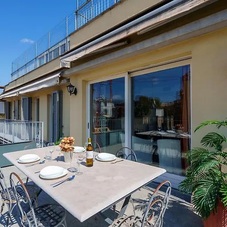 Montenapoleone-duomo Attico Di Lusso E Parcheggio Privato Милан