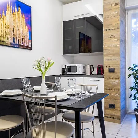 Grazioso Metro Vicinissima Facile Per Arrivare A Duomo Milán