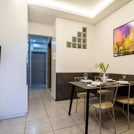 Grazioso Metro Vicinissima Facile Per Arrivare A Duomo Milan