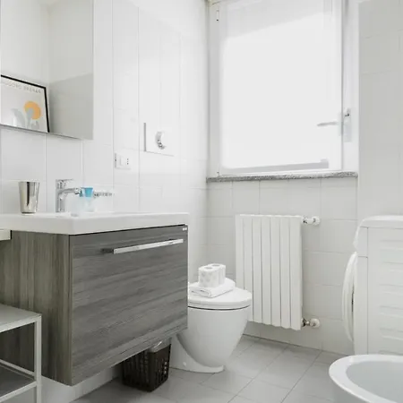 Easylife - Accogliente Dimora Con Balcone Milan