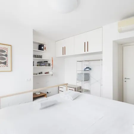 Easylife - Accogliente Dimora Con Balcone * Milan
