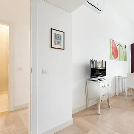 Milano- Darsena And Navigli Area! Cozy Apt!