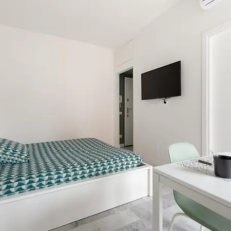 شقة Comfy X2 - 1,1 Km Far From Iulm University!