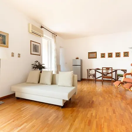 Cozy With Balcony - Porta Romana District Apartment Milan