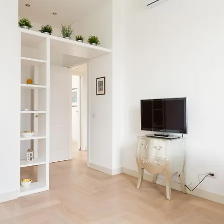 Milano- Darsena And Navigli Area! Cozy Apt!