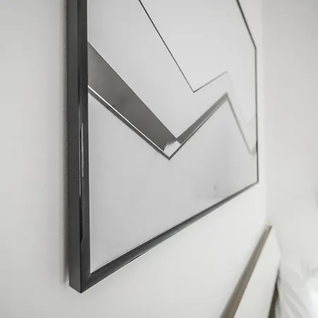 The Minimal Chic - Isola District Apartment