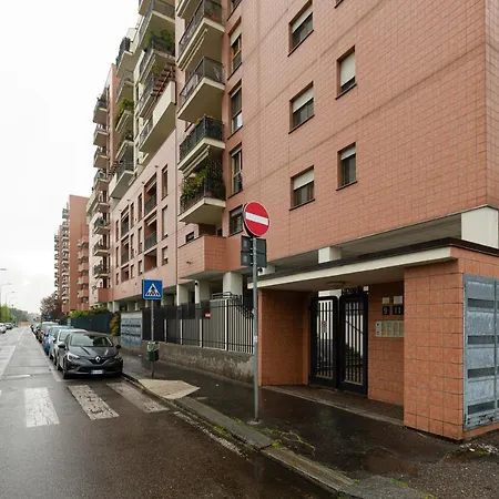 Guesthost - Milano-rubattino Comfy - With 2 Terrace 아파트 밀라노