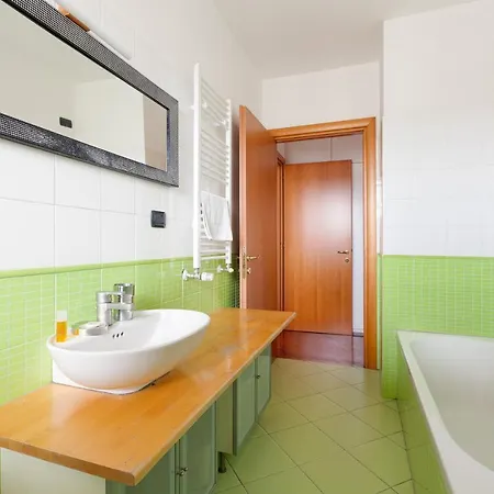 Guesthost - Milano-rubattino Comfy - With 2 Terrace 아파트 밀라노