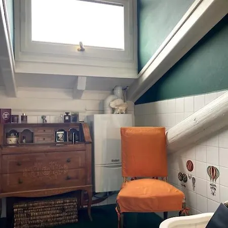 Attic With Terrace And Chimney מילאנו