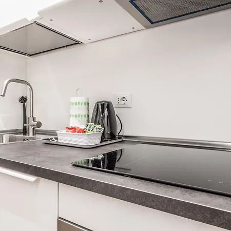 Life House-yellow San Siro & Duomo 公寓 *