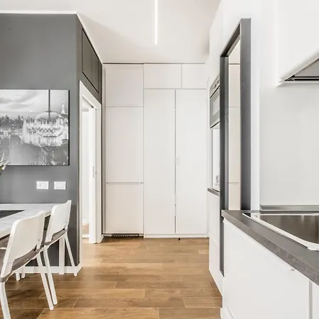 Life House-yellow San Siro & Duomo *