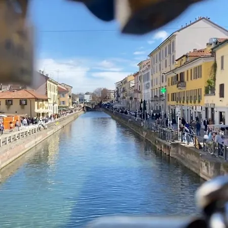 Canal View Historical Apartment *