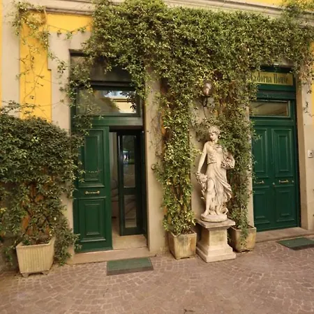 Pensión Cadorna House Milán