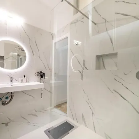 San Babila - Luxury Milanese شقة *