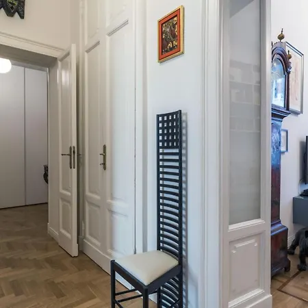 Easylife - Comoda Residenza Con Terrazzino Abitabile In Zona Sant Ambrogio