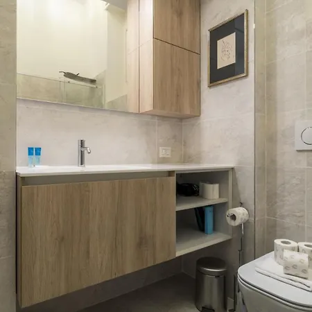 Easylife - Comoda Residenza Con Terrazzino Abitabile In Zona Sant Ambrogio Apartment *