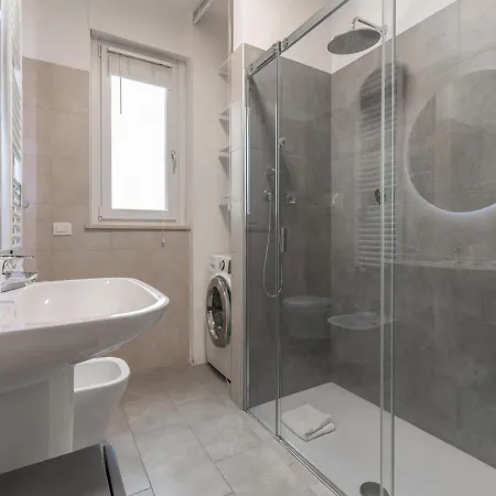 The Rent - Modern Three-bedroom With Terrace In Cenisio District Milan