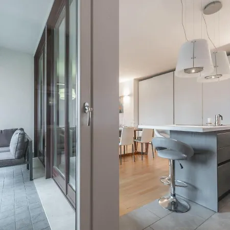 The Rent - Modern Three-bedroom With Terrace In Cenisio District Appartement *