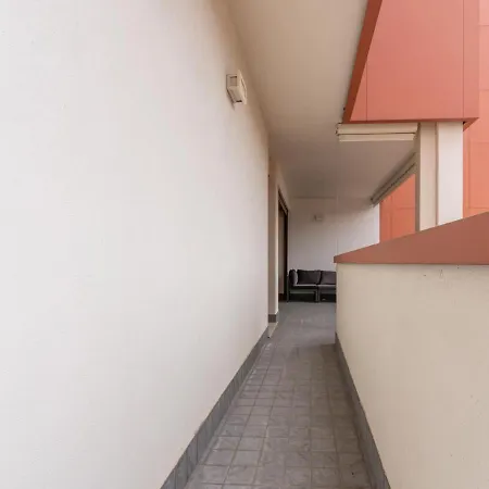 The Rent - Modern Three-bedroom With Terrace In Cenisio District Appartement Milan