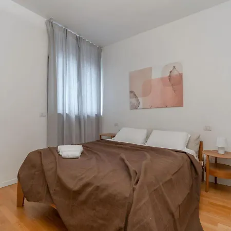 Appartement The Rent - Modern Three-bedroom With Terrace In Cenisio District