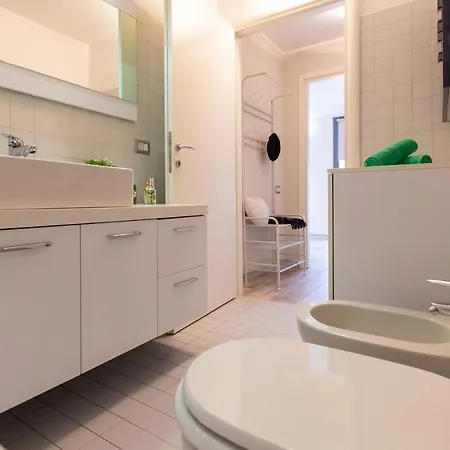 Salomone - Mecenate District Apartment Milan