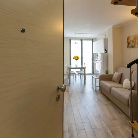 Salomone - Mecenate District * Milán