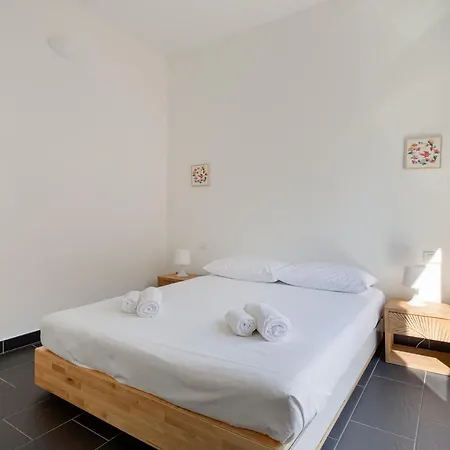 Apartment Guesthost - Industrial Design Near M4 Tolstoj Milan