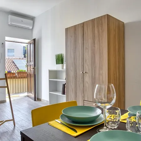 Daire Joivy Bright Flat Near Sforzesco Castle
